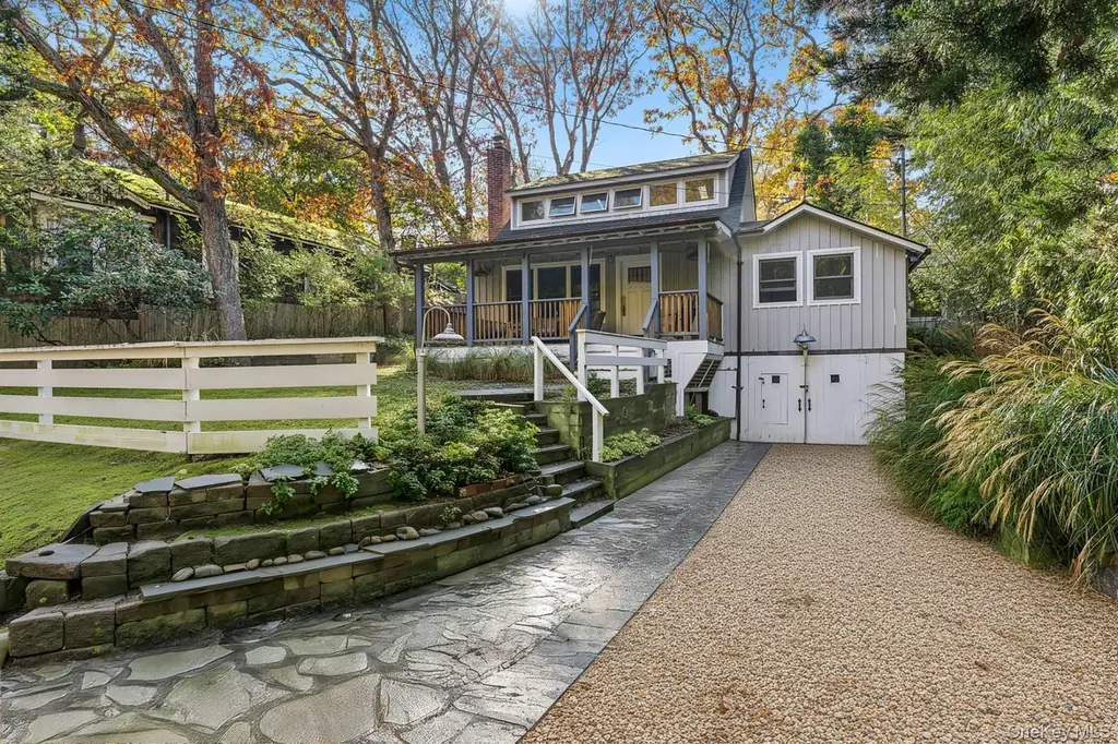 72 Richardson Ave