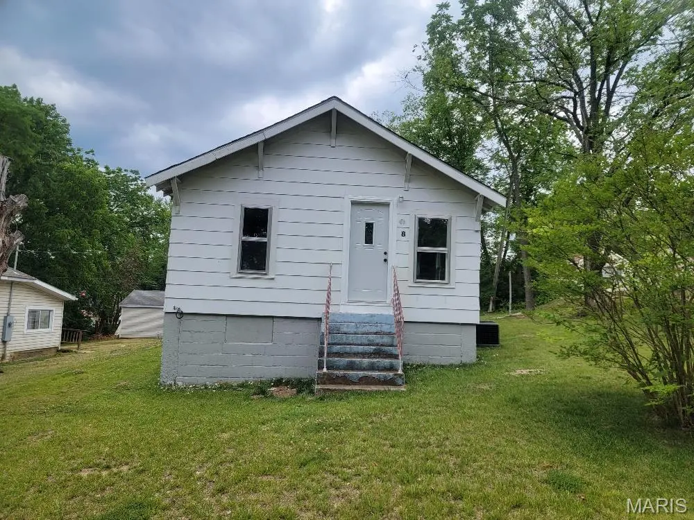 8 View St