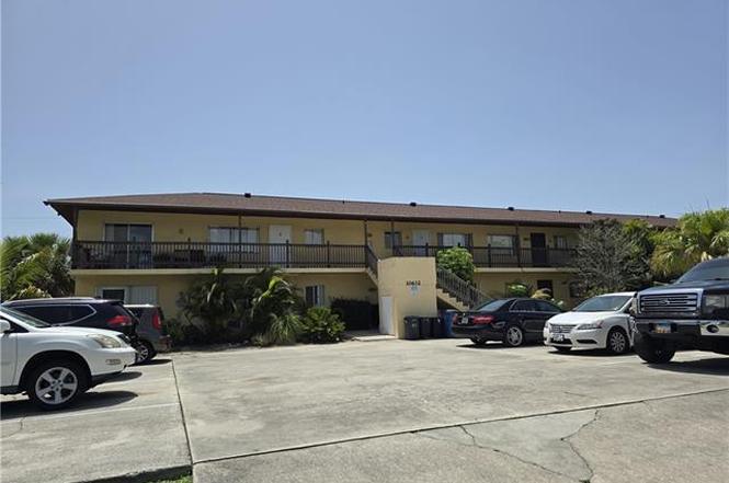10632 Woods Cir #1