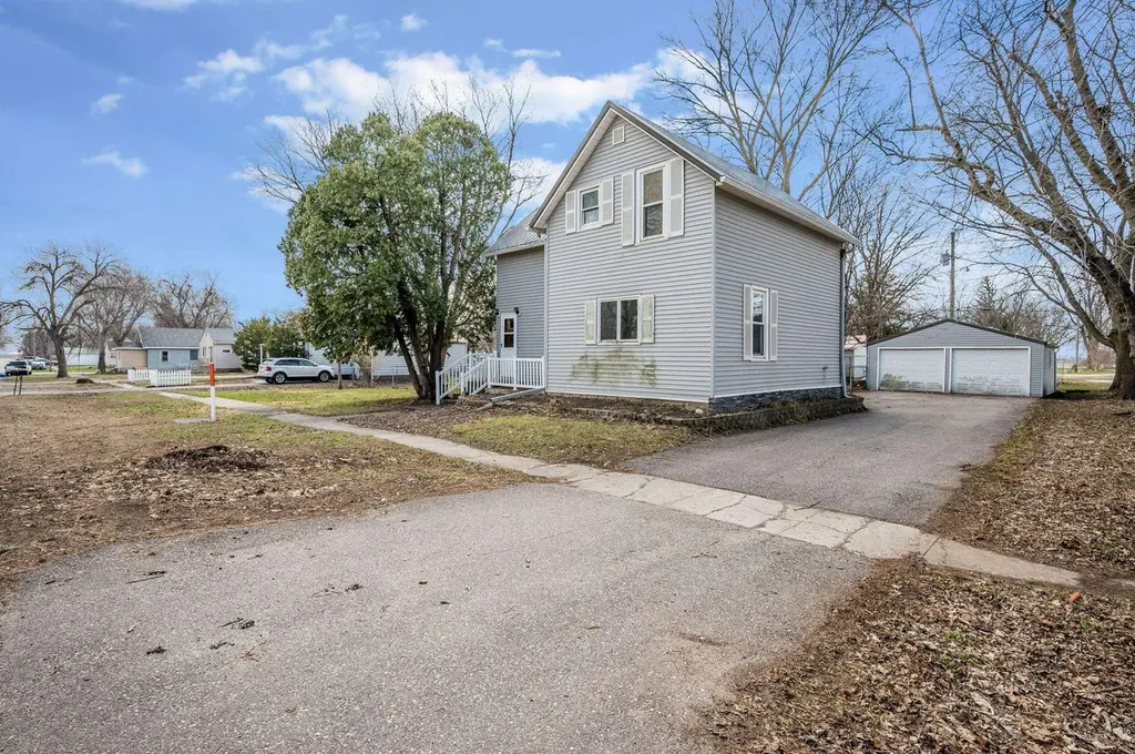 408 1st Ave W