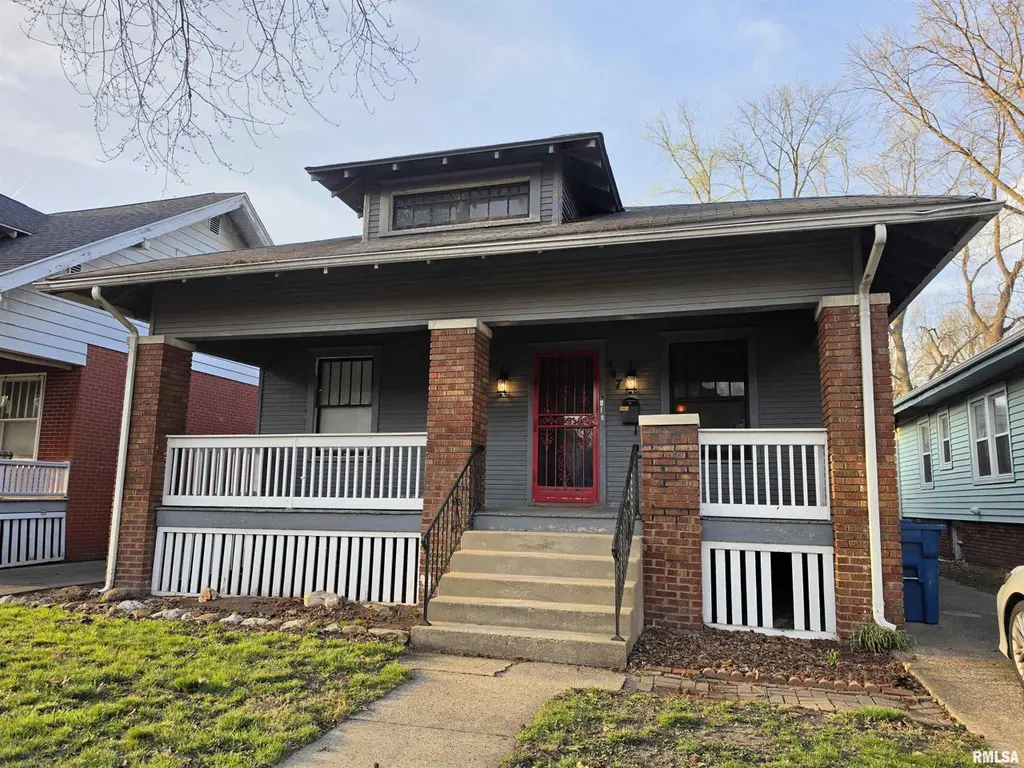 447 W Cook