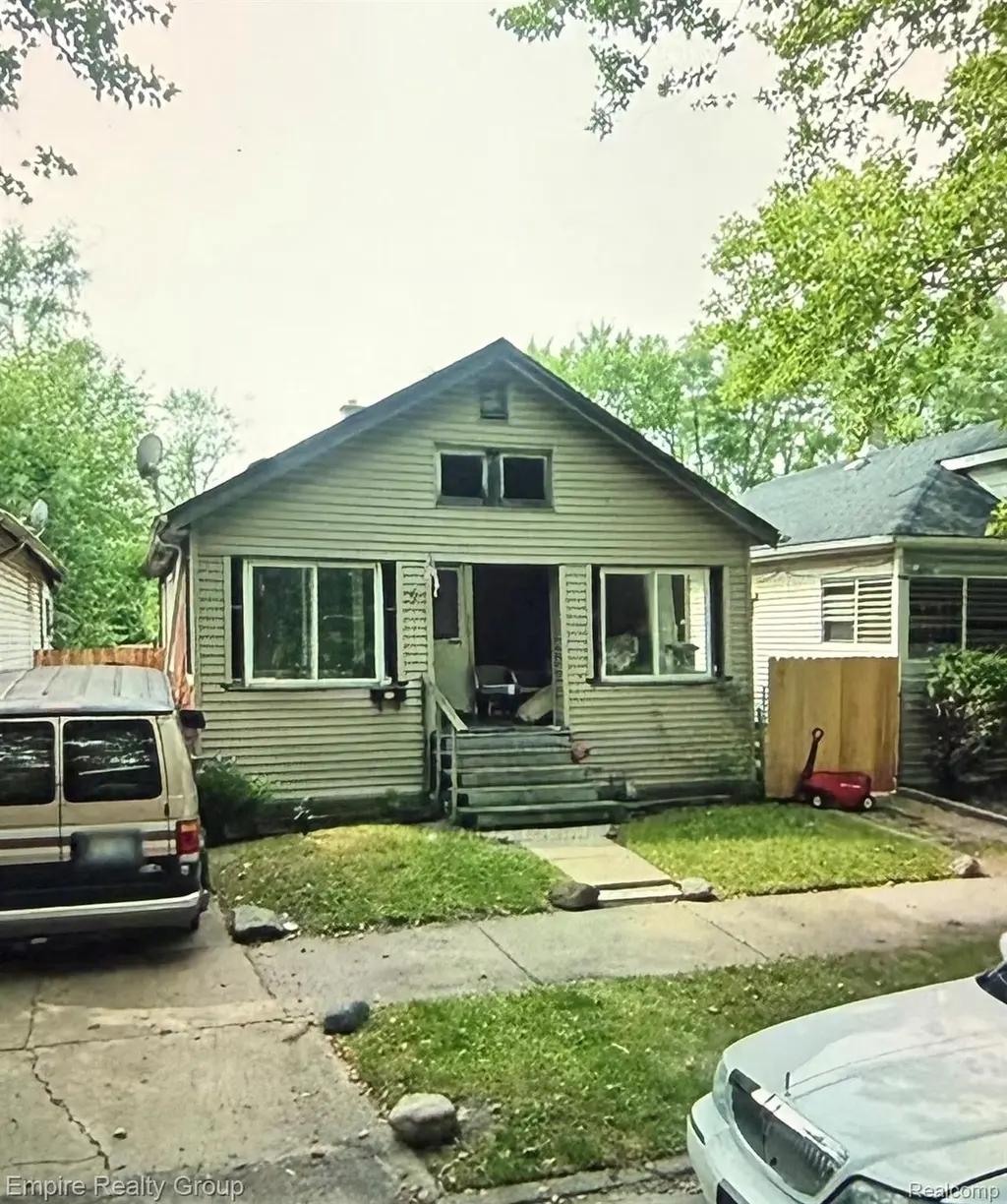 17387 Greeley St