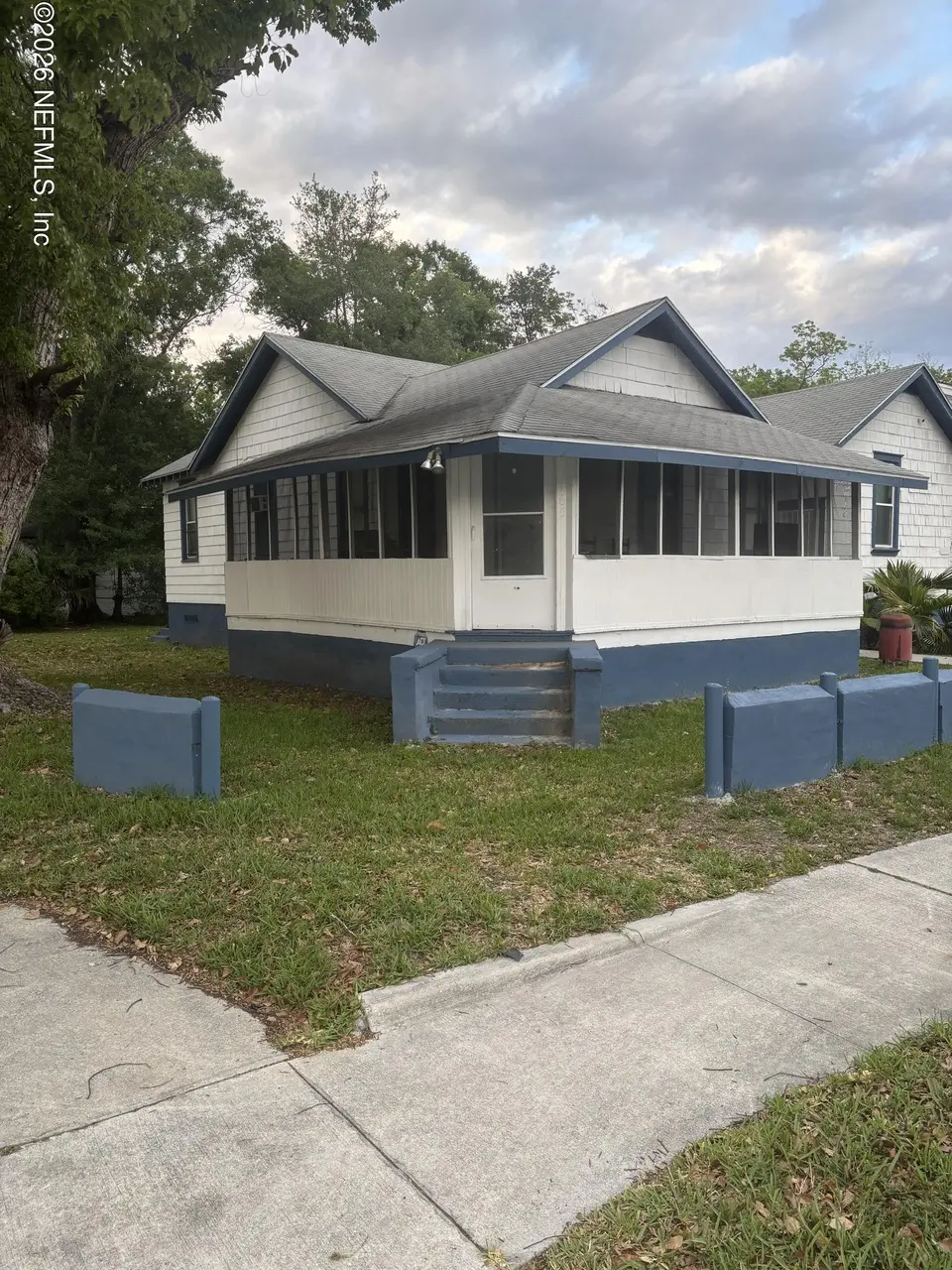 3165 Broadway Ave