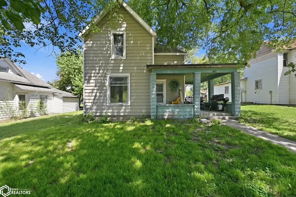 102 E 2nd St