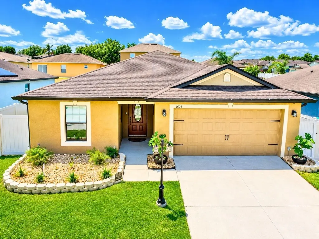 1604 Ellington Dr