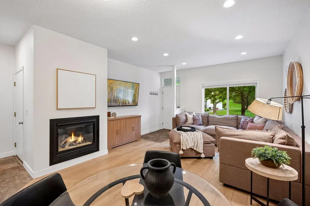 9004 Sawgrass Gln