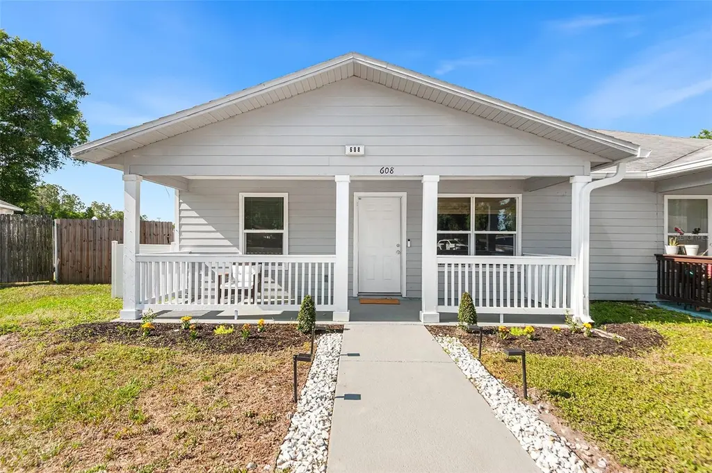 608 Pineville Ln