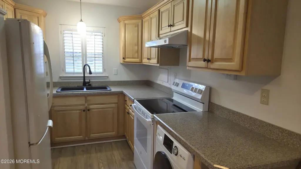 47 Cambridge Ct Unit E