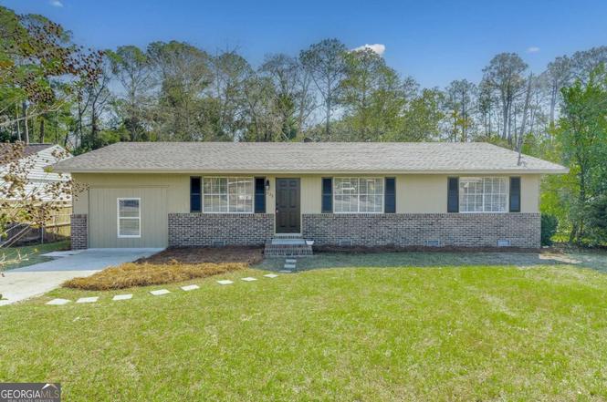 2122 Lakeview Dr
