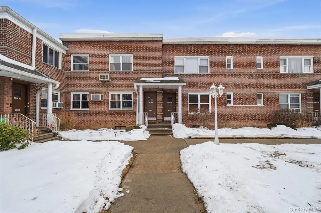 198-28 Pompeii Ave #2