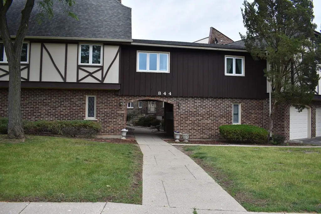 844 Village Quarter Rd Unit B5