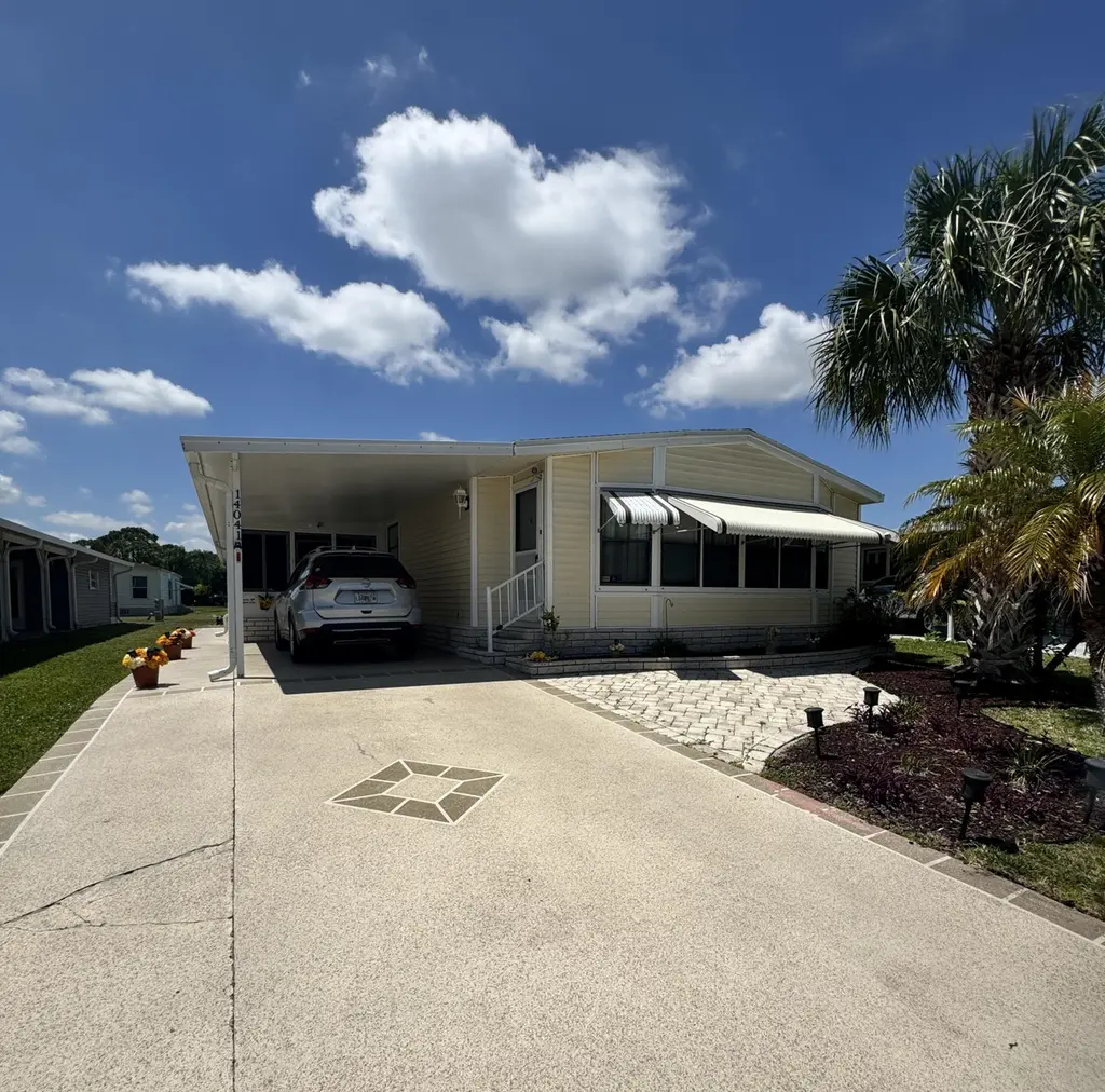 14041 Zorzal Ave