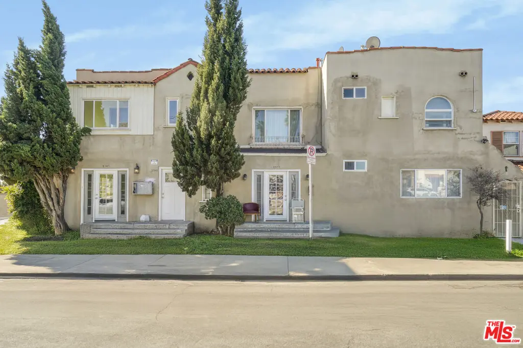 2337 Vineyard Ave