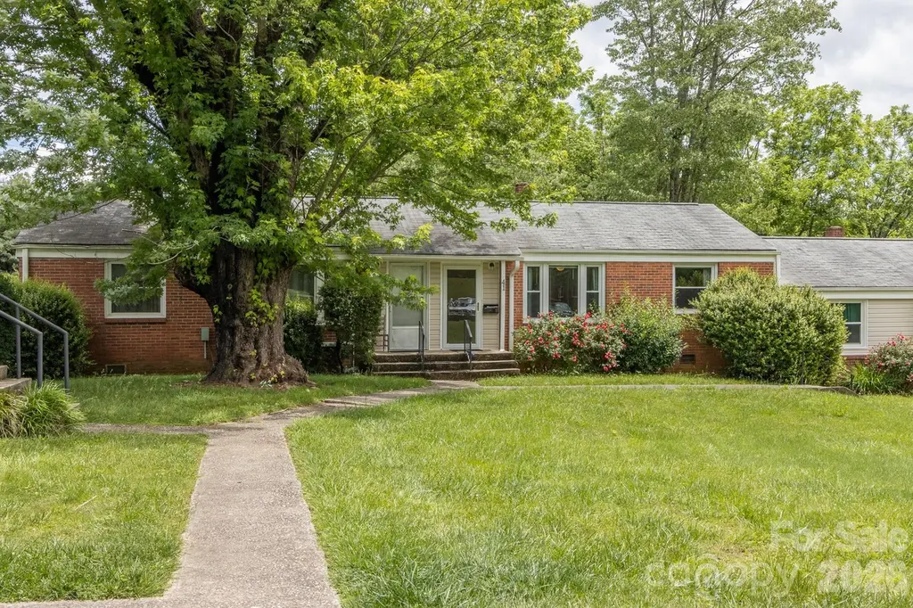 41 Trowbridge Ln