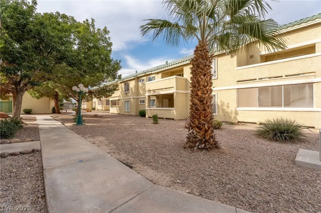1401 Linnbaker Ln #202
