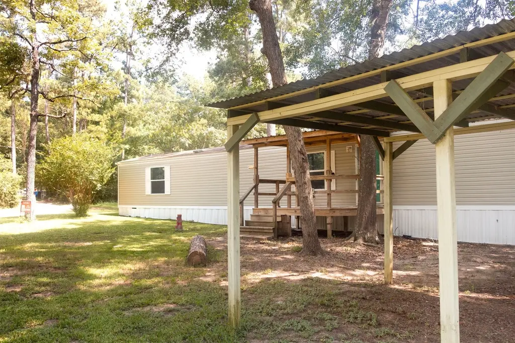 8916 Lakeside Dr