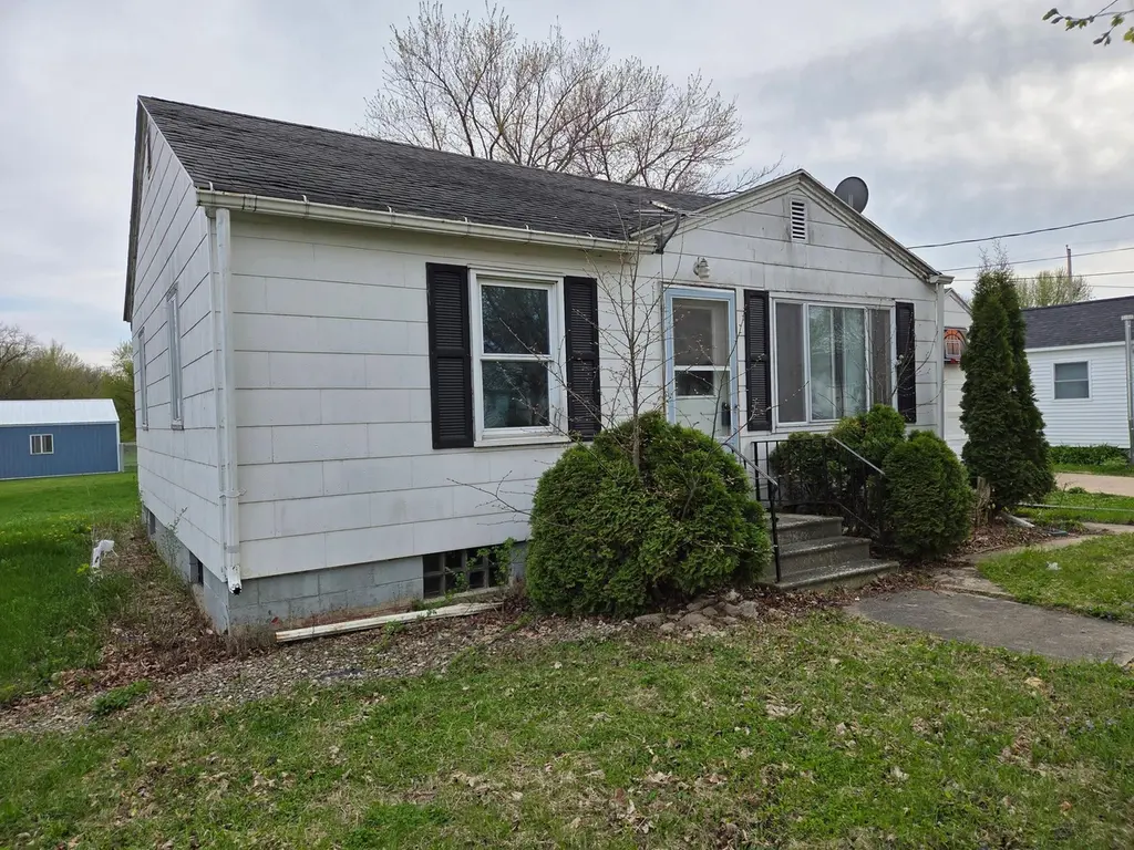 404 SE Pleasant St