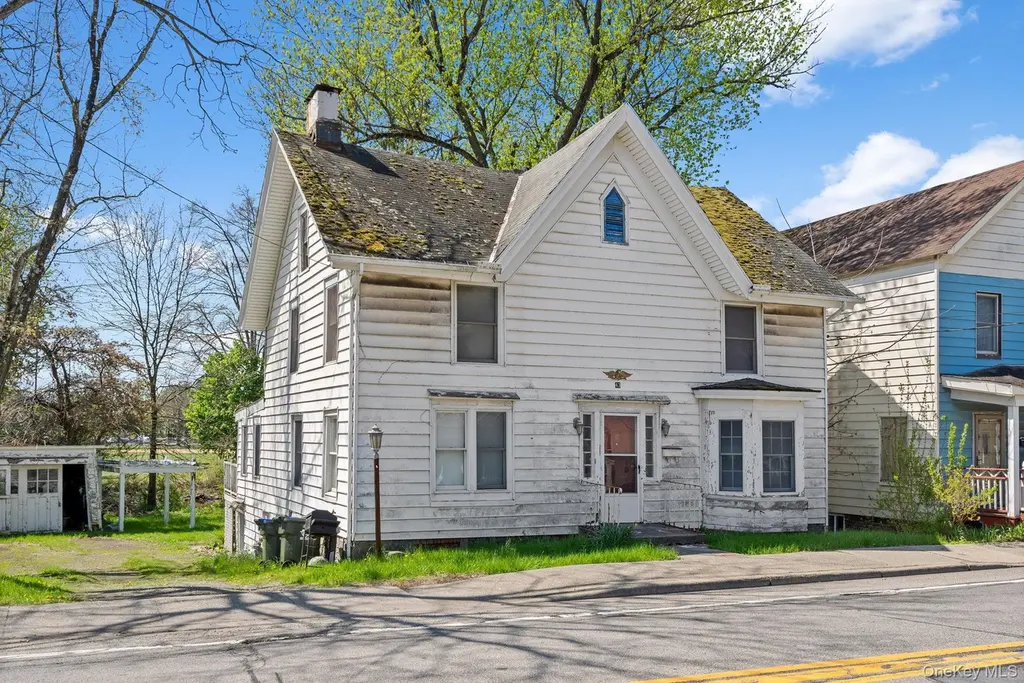 43 E Main St