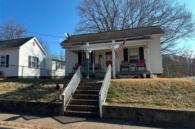 209 N 2nd Ave