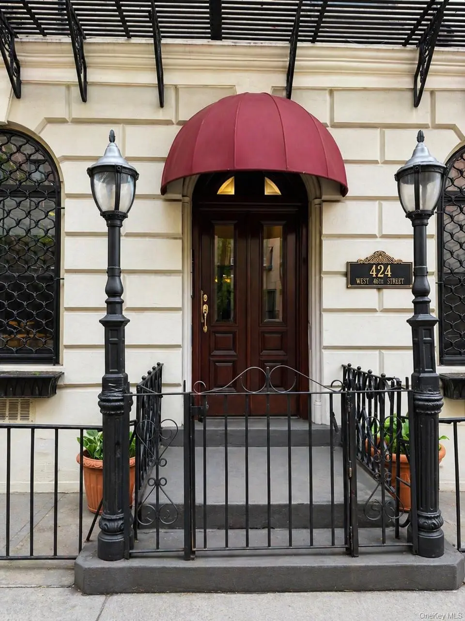 424 W 46th St Unit 1D