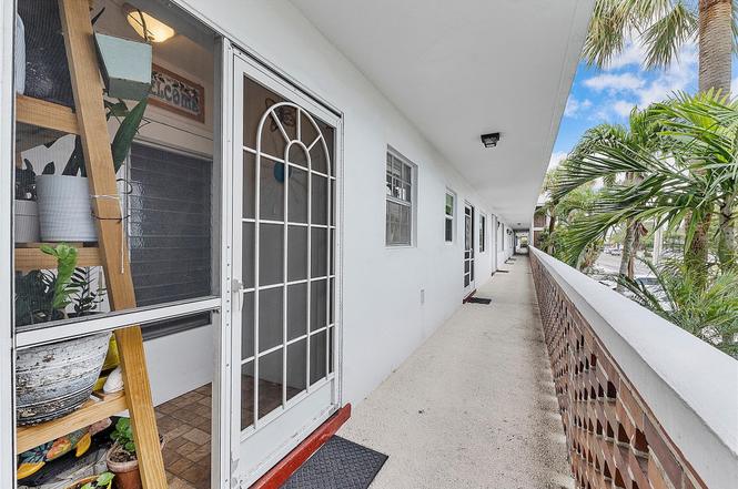 2050 NE 39th St Unit N202