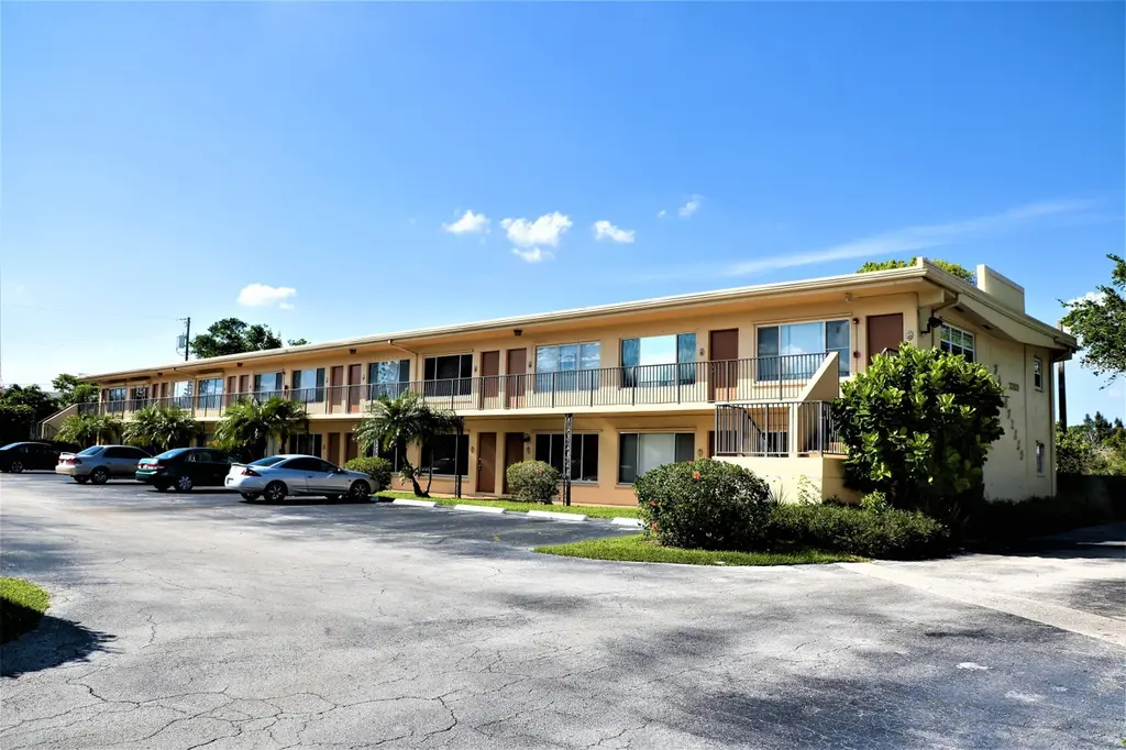 2303 S Federal Hwy #19
