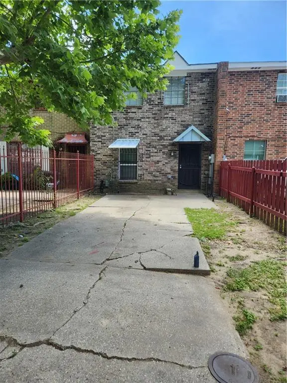 5913 Beechcraft St