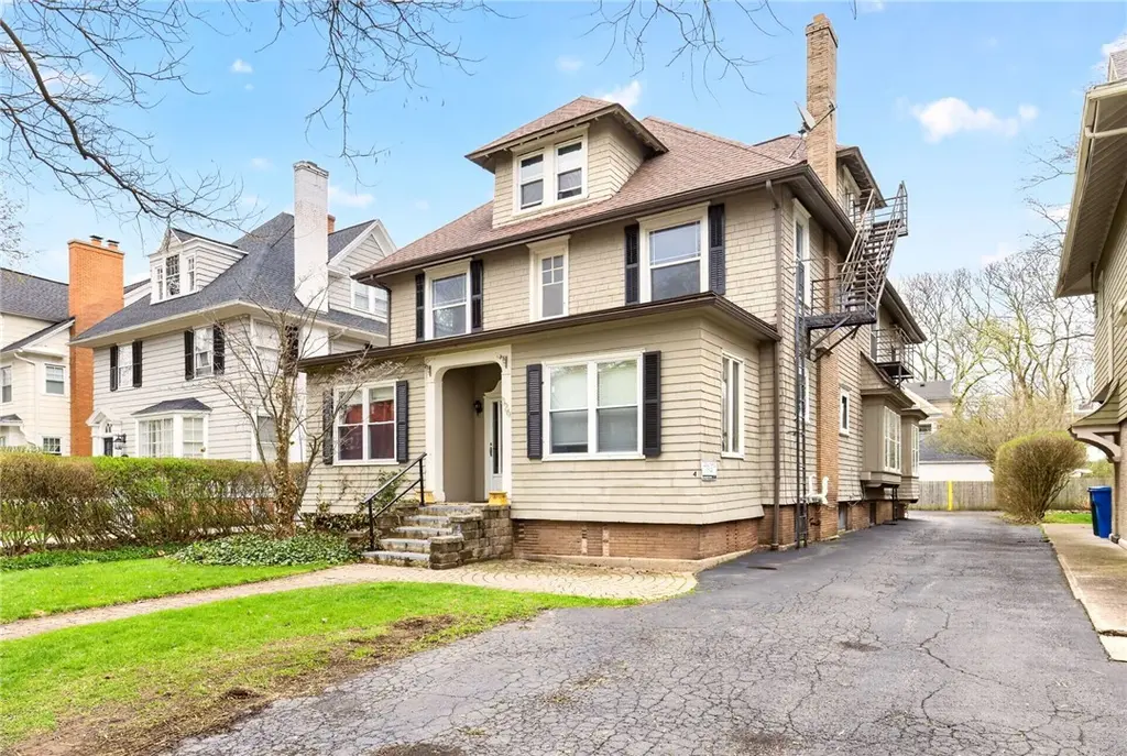 326 Barrington St