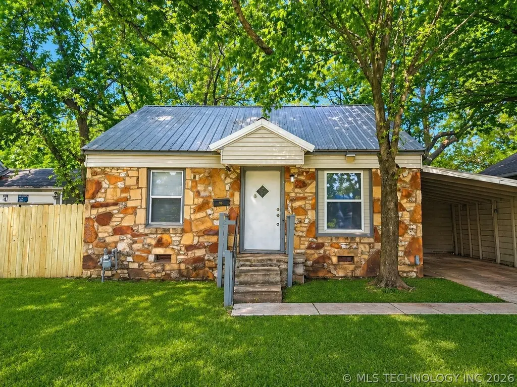1034 N Gary Pl