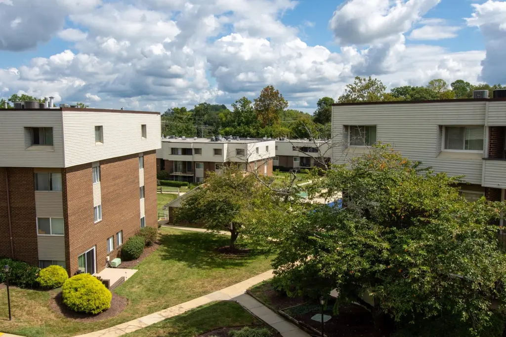 10202 Prince Unit 2-303