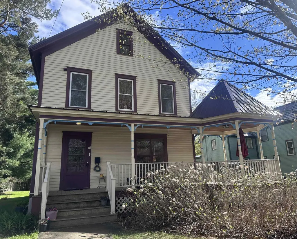 1 1/2 Chestnut St