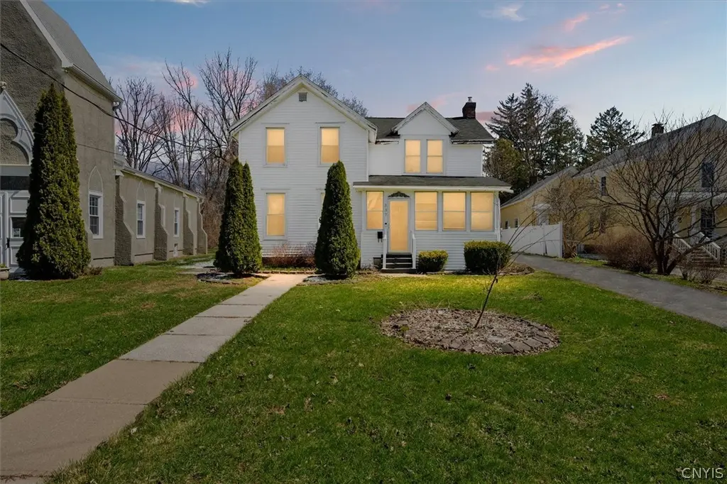 337 Macarthur Pkwy