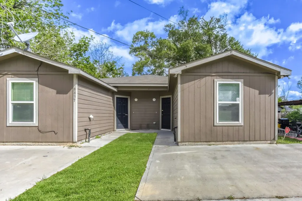 8837 Crestview Dr Unit A-B