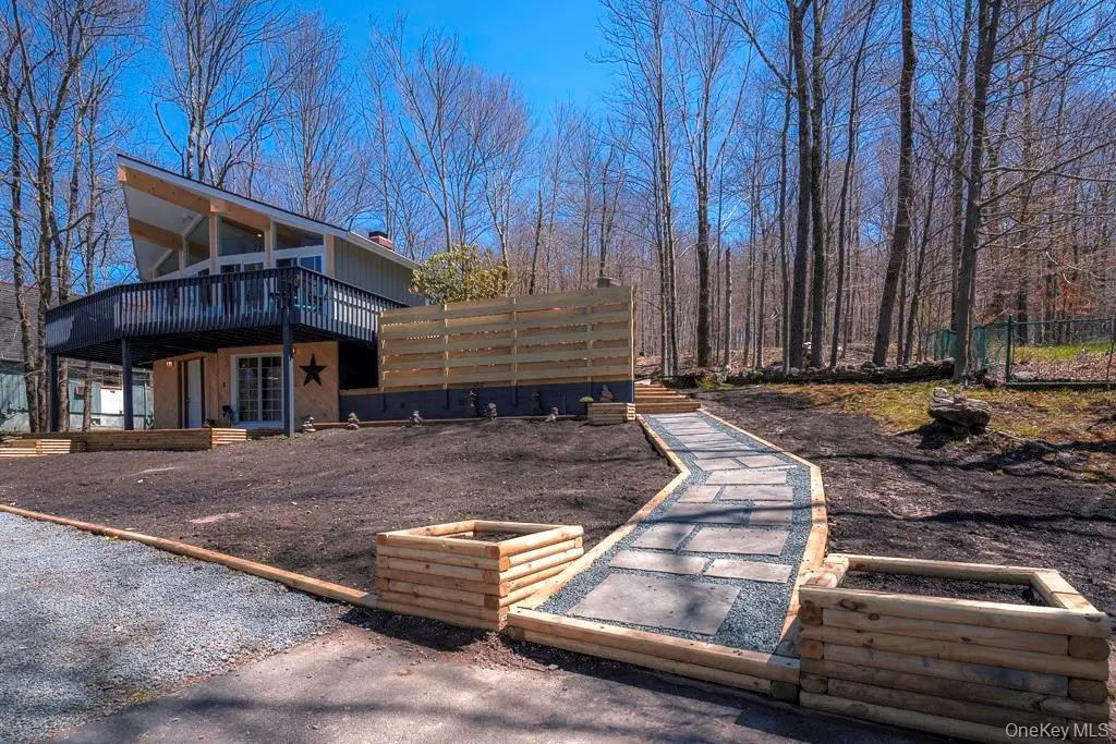 51 Aspen Ln