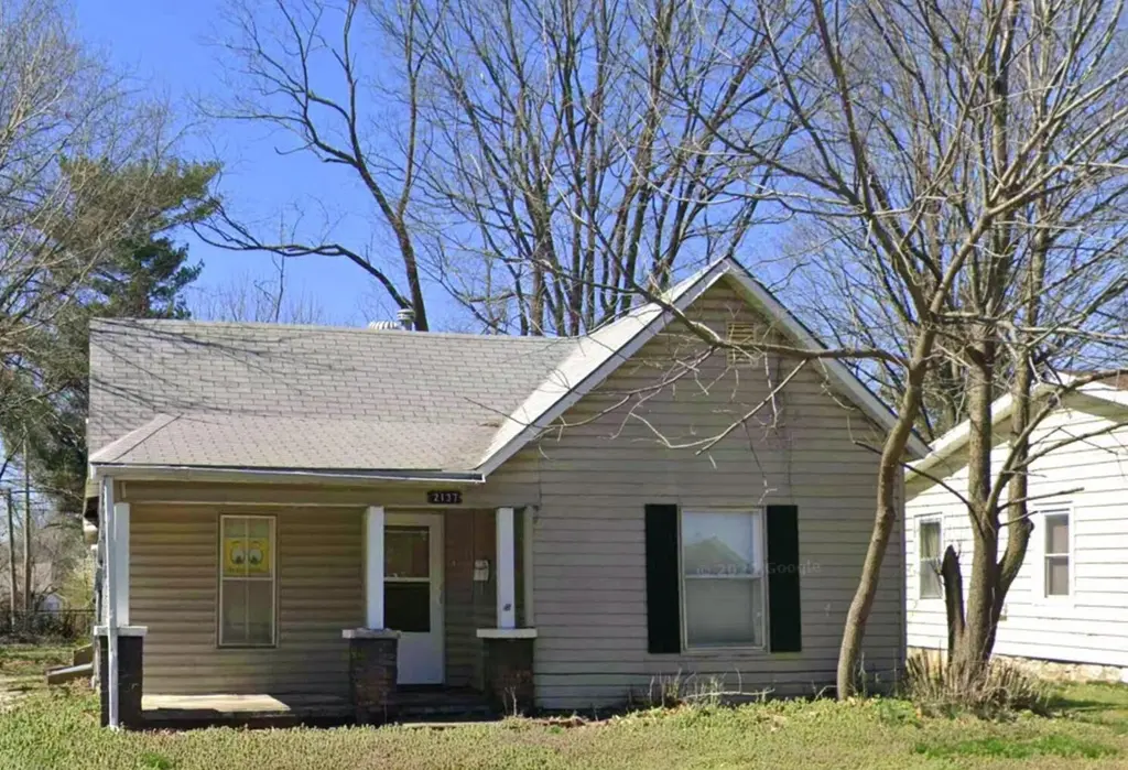 2137 N Weller Ave