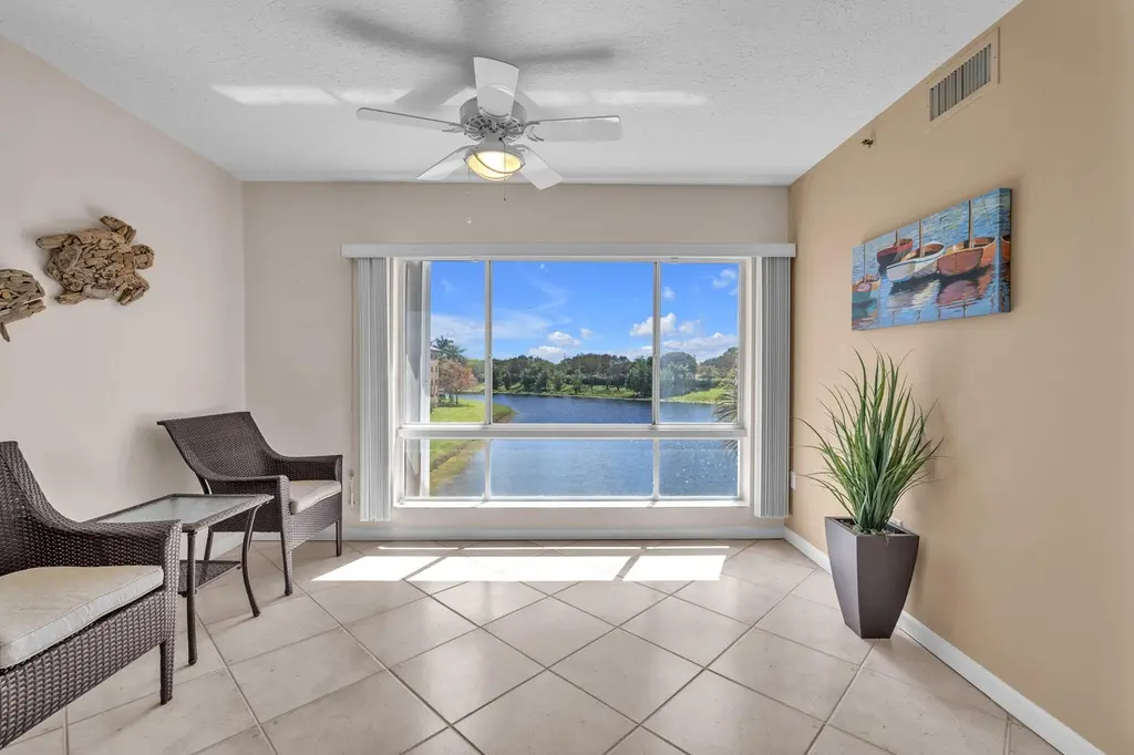 5842 Crystal Shores Dr #302