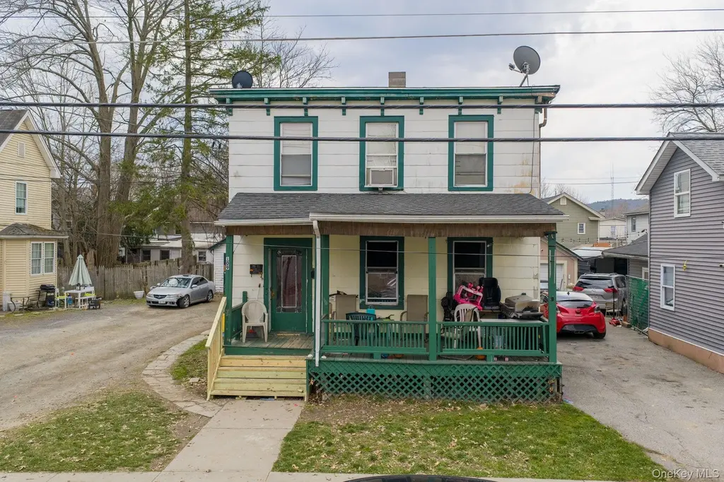 109 Ball St