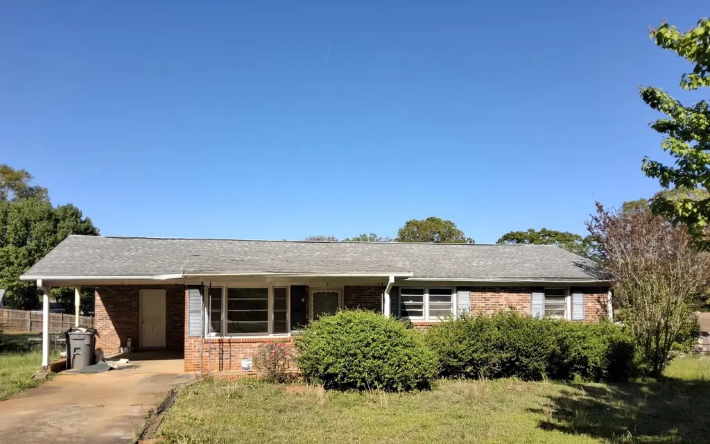 3 Hollywood Dr