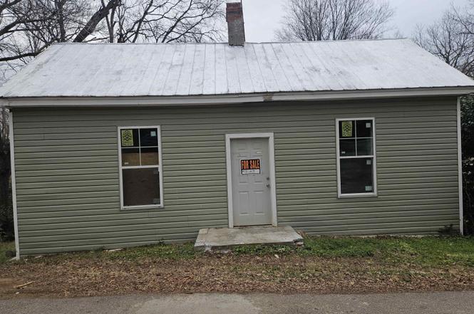 102 Pine St