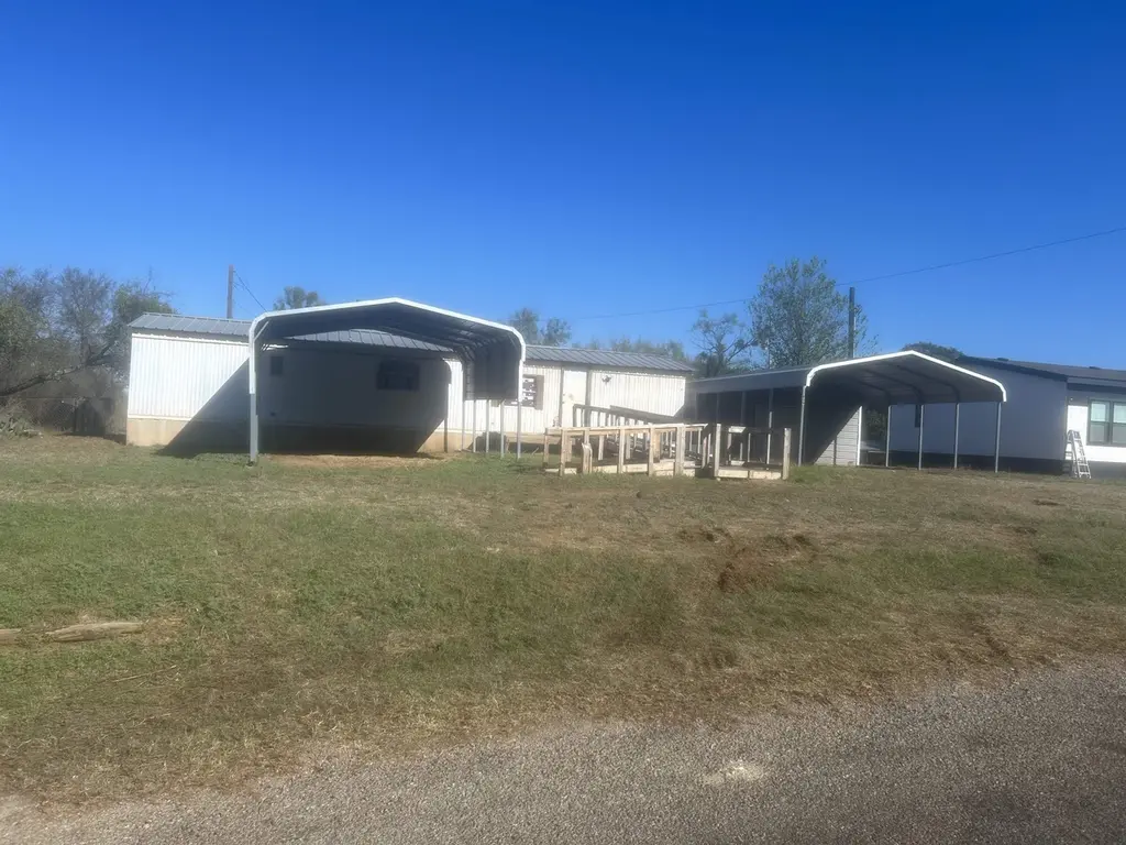 809 W Llano Sts