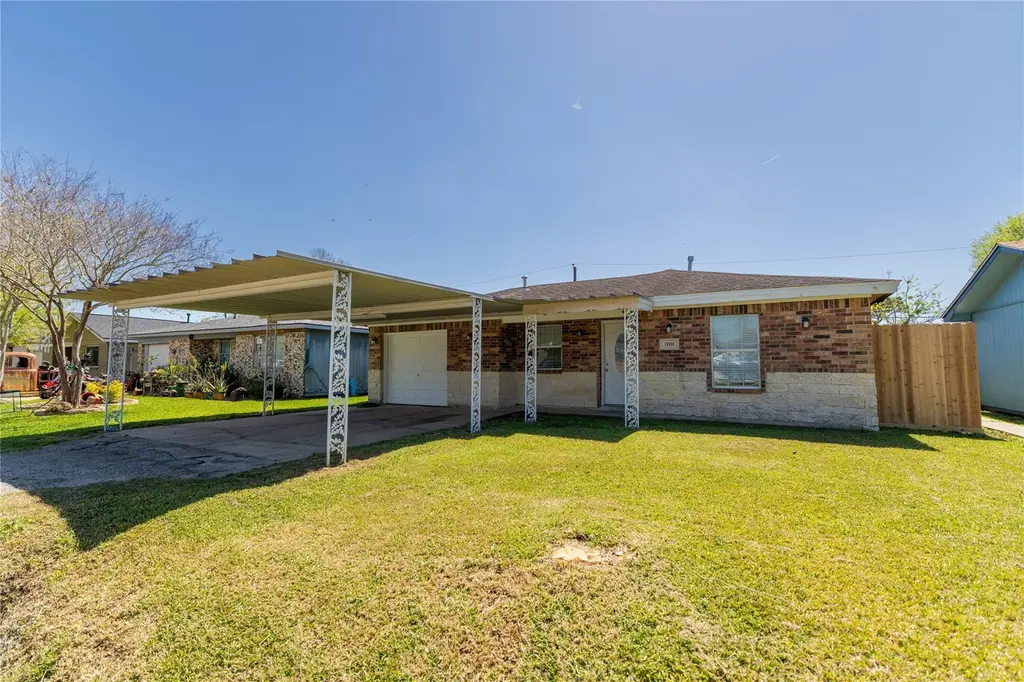 11810 Fieldcrest Dr