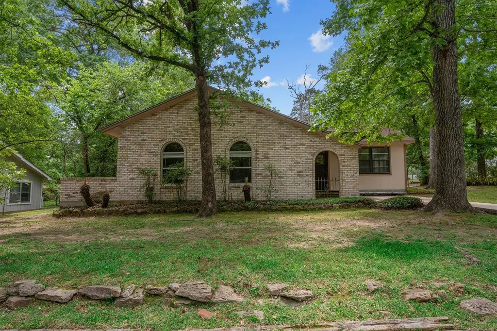 317 Hollywood Dr