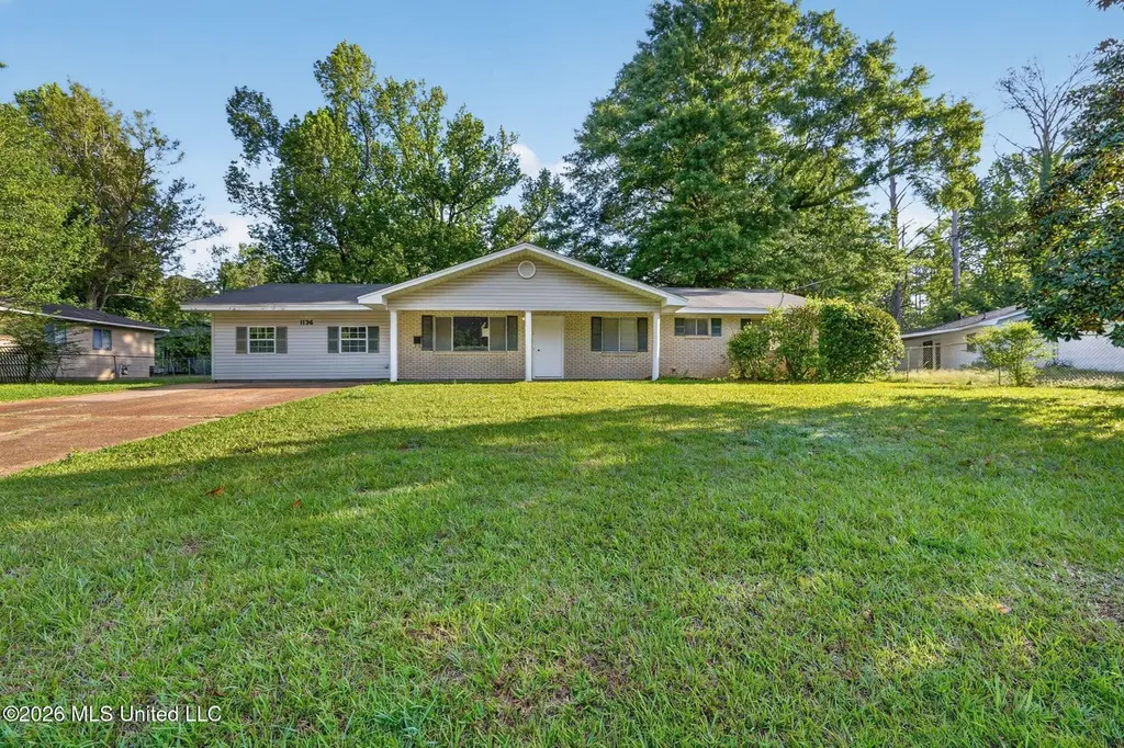 1136 Woodville Dr