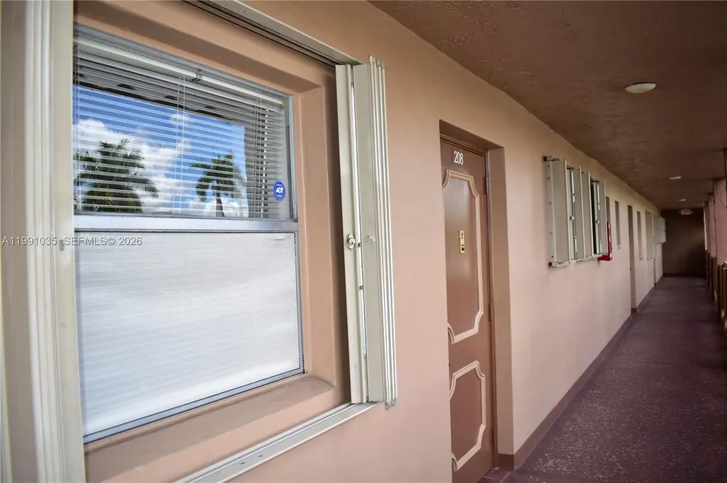 9800 Sunrise Lakes Blvd #208