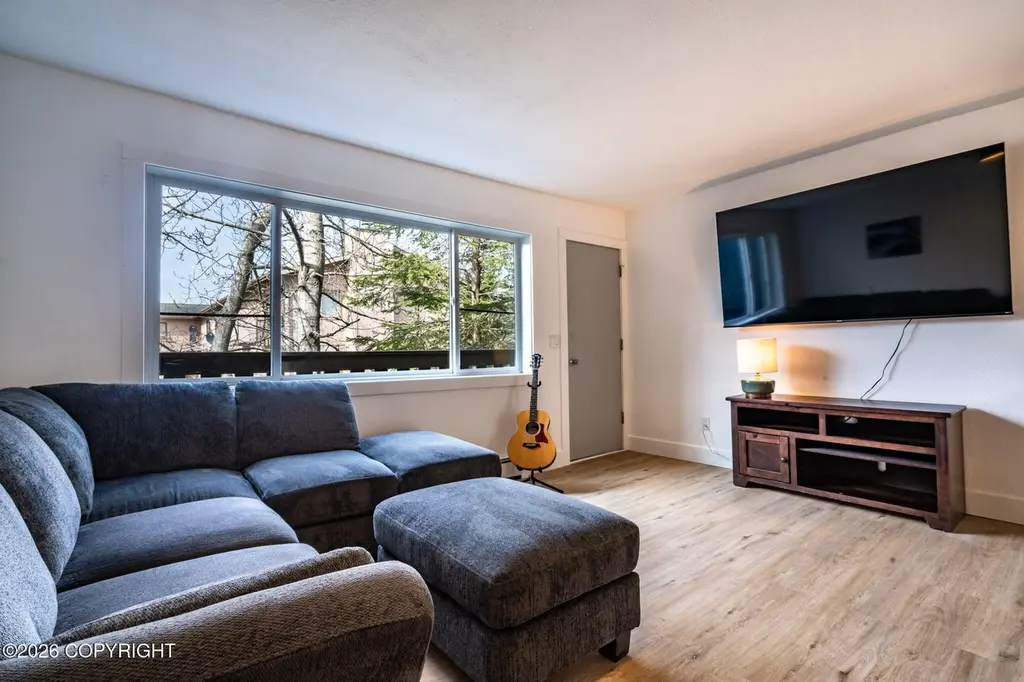 813 Auk St Unit E4