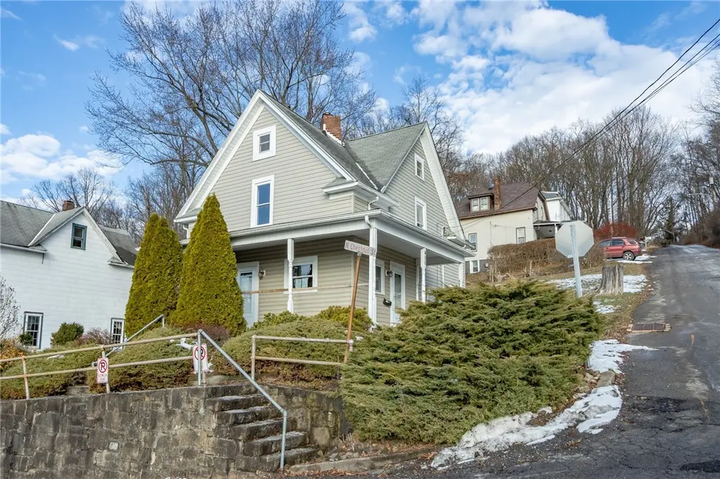 400 W Fulton St