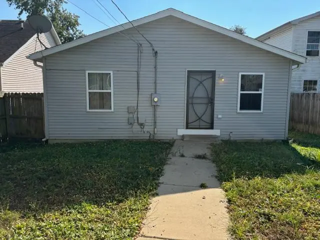 1405 E Edwards St