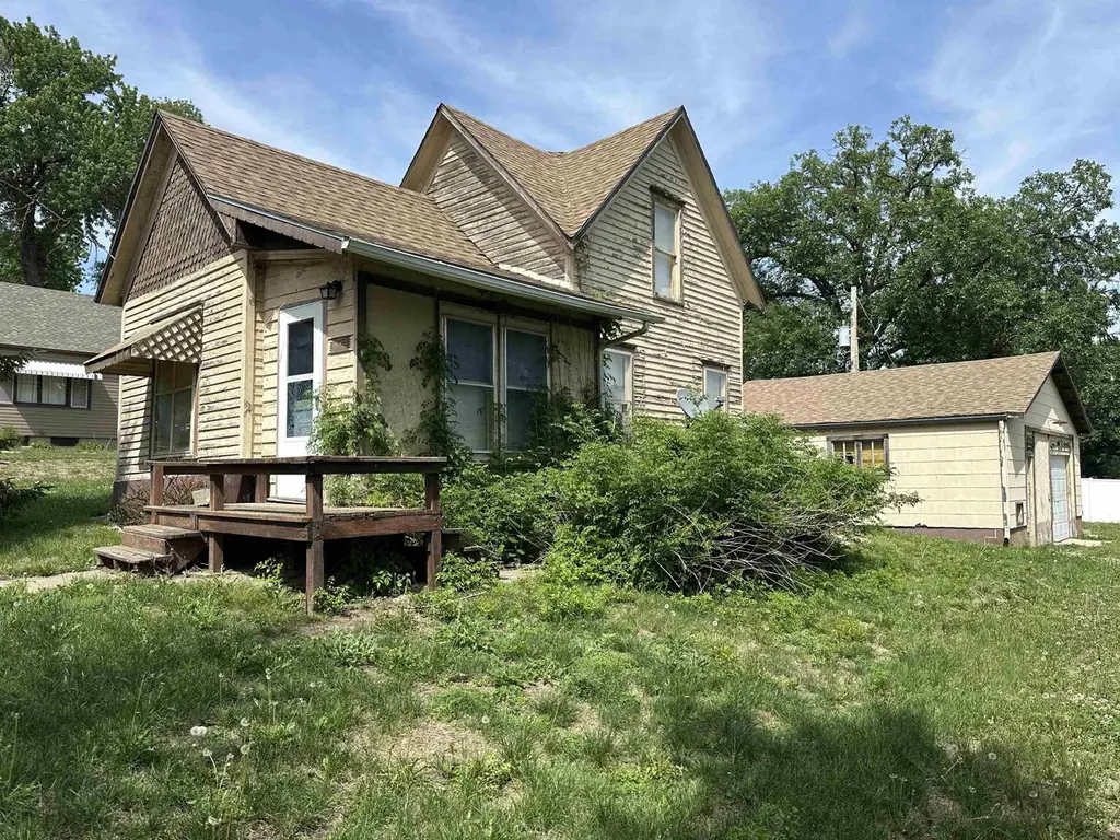 306 N Walnut St