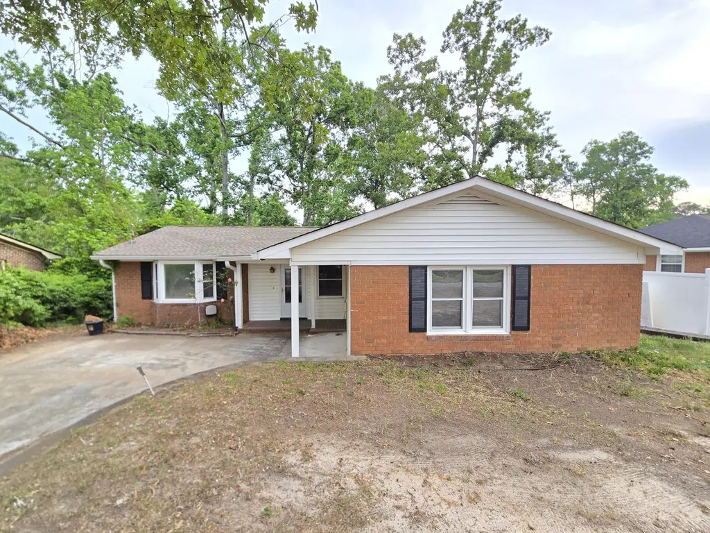 4437 Roxbury Dr