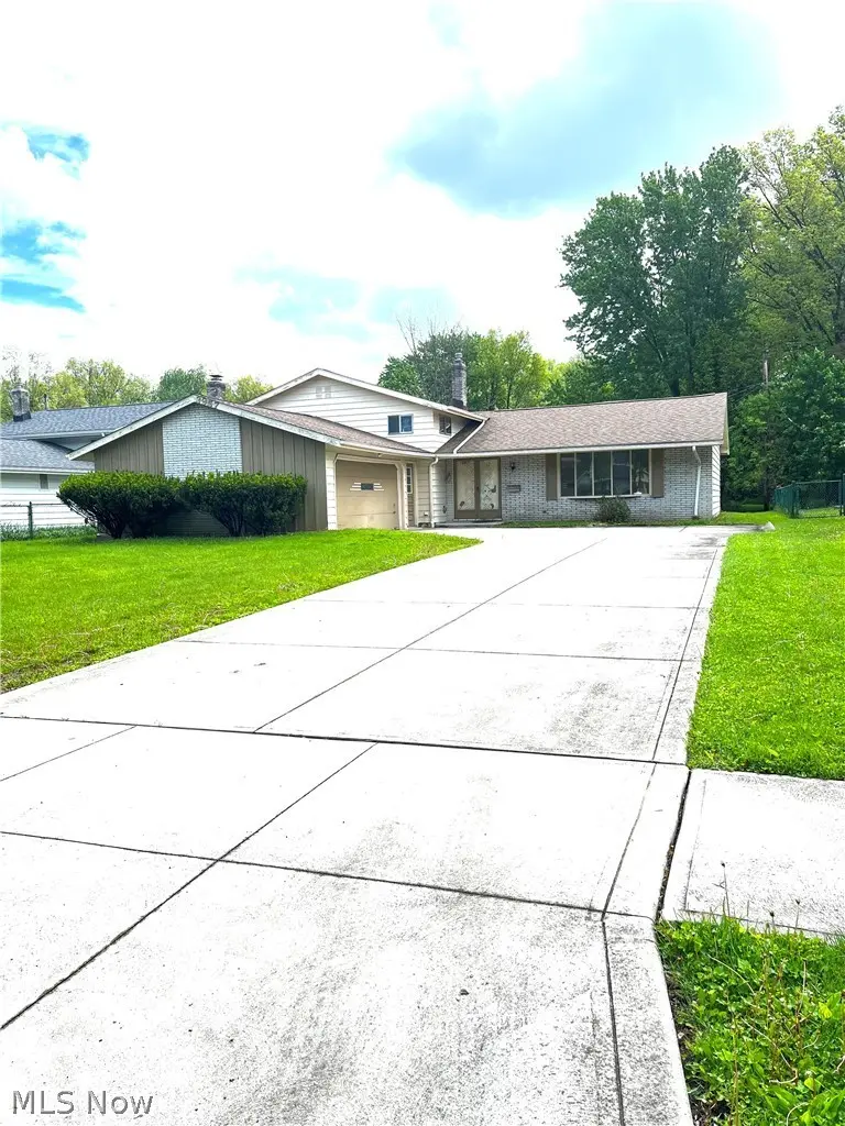 3957 Woodpark Ln